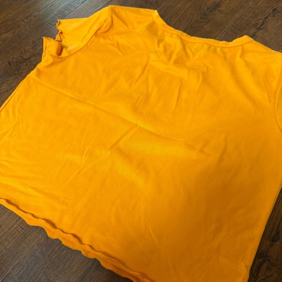 Yellowstone Montana Graphic Crop Top Ruby & Lace Western Tee - Picture 4 of 6